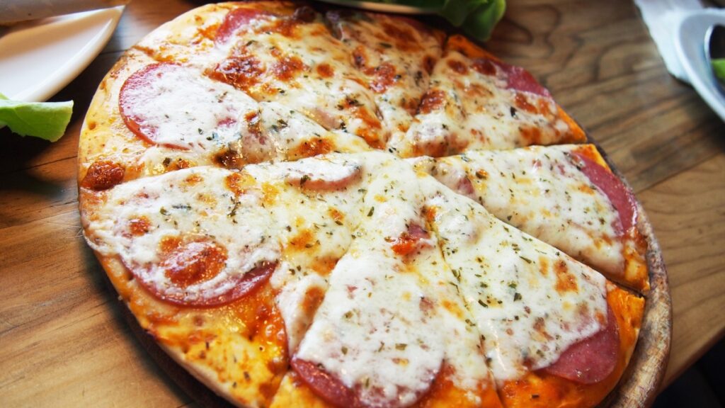 A sliced pizza